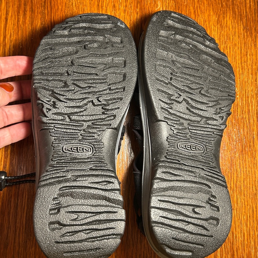 NWOT Keen Womens Whisper Closed Toe Sport Black/Grey Sandal. Size6.5 - Picture 7 of 11